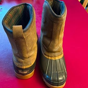 Men’s size 10 Dexter duck boots. Suede w/ comfortable flannel Thinsulate liner .